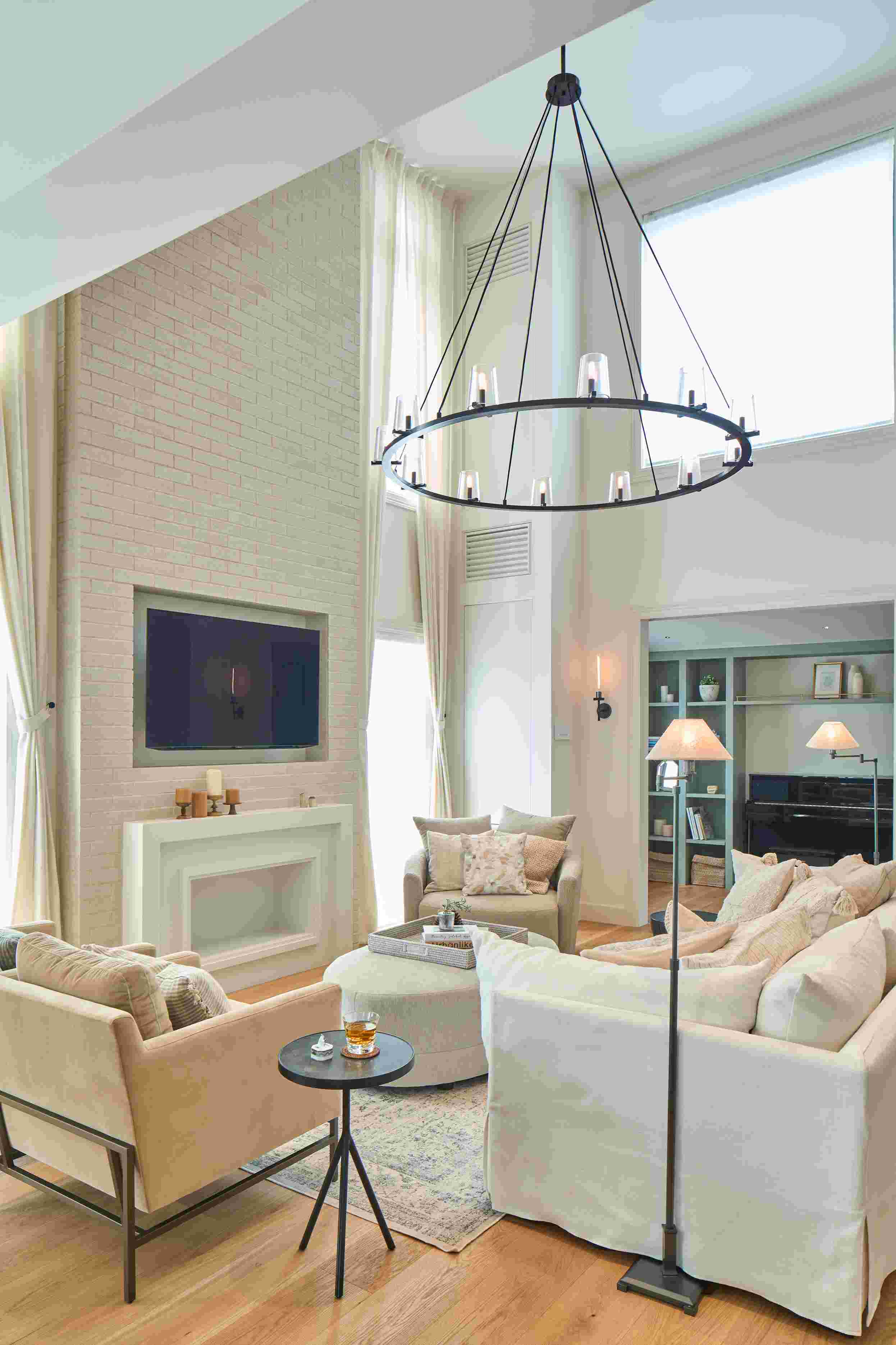 横浜の家 吹き抜けと天井から吊るしたカーテン_utide blog